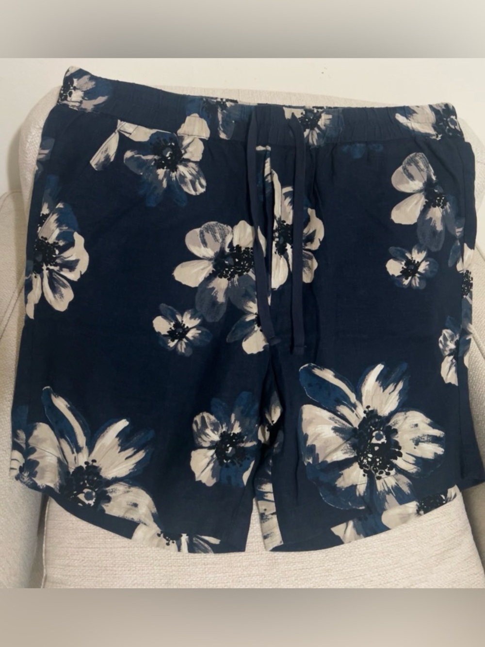 Vince Navy Blue Floral Pull-On Shorts